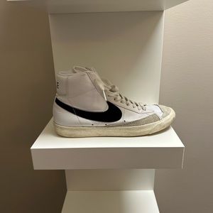 used nike blazers women’s size 9
